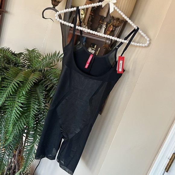 Brand New Spanx Open-Bust Mid-Thigh Bodysuit Very Black Slimming Shapewear - Picture 7 of 15